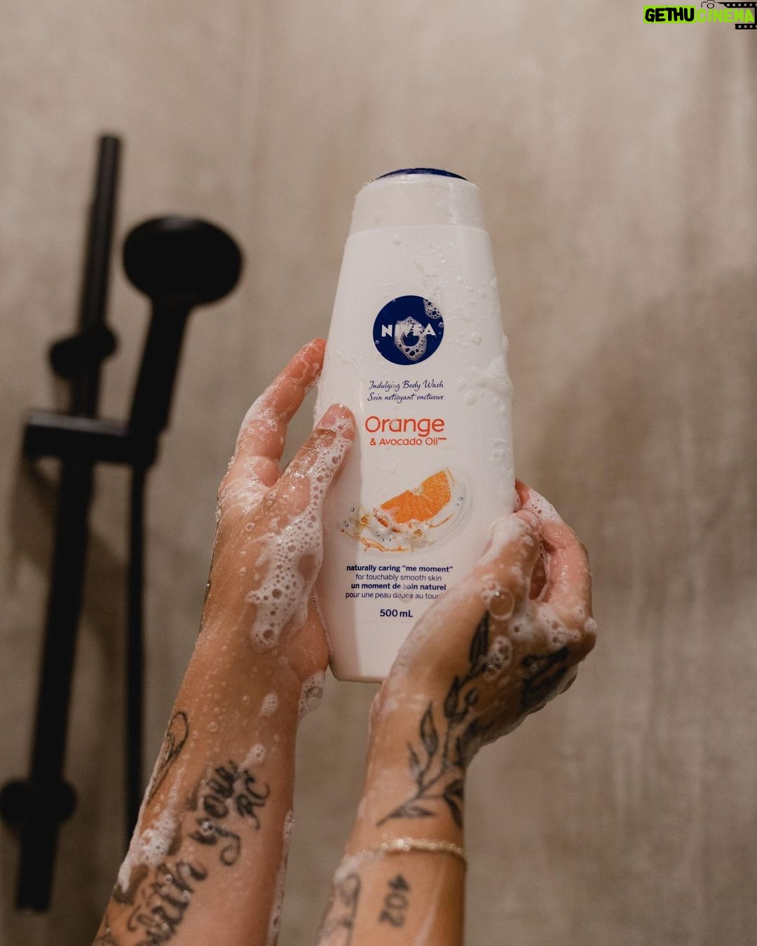 Alanis Desilets Instagram - SELFCARE SUNDAY.🧖🏼♀️ Rien comme la douche du dimanche avant d'attaquer une autre semaine retour de vacances. Le crème douche de @niveacanada est mon bestie de douche ces jours-ci. Il sent diiiiiiivin & laisse ma peau hydratée à cause des huiles hydratantes qui se trouvent à l'intérieur. #pub #NIVEANATION 📸 @cam_ds