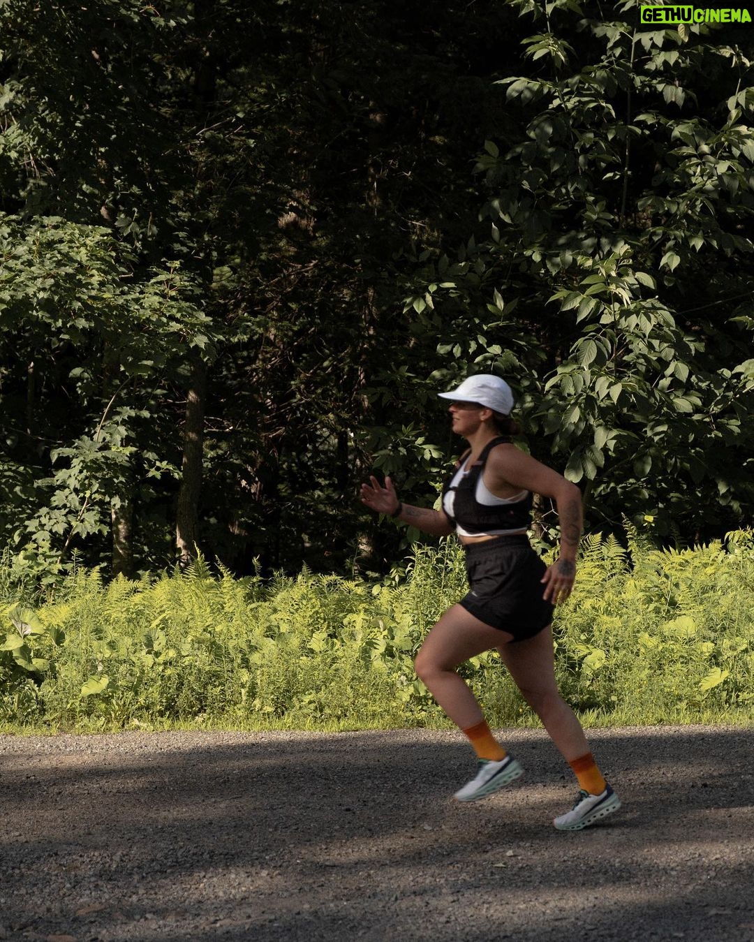 Alanis Desilets Instagram - CONCOURS SPORTS EXPERTS 500$ đđđŒ En lâhonneur de mes dĂ©buts dans le monde de la course Ă pied, jâai dĂ©cidĂ© de team up avec mes besties chez @sportsexperts.lavalrepentigny pour vous offrir la chance de gagner un montant de 500$ pour vous Ă©quiper Ă votre tour. POUR PARTICIPER : â Follow @sportsexperts.lavalrepentigny & @alanis.desilets â Tag ton buddy de sport â Partage dans tes stories La personne gagnante sera annoncĂ©e via mes stories dans 7jours (25 juillet) BONNE CHANCE!!!