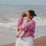 Alanis Desilets Instagram - 27🤎💫 Reconnaissante de tout & pour tout le monde avec qui j'ai la chance de partager cette vie. Une autre année à poursuivre mon rêve d'être chanteuse internationale. 🎙️