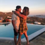 Alanis Desilets Instagram - Happy birthday soulmate. 🤝🏻🤎 Aucun mot -aucun- est à la hauteur de ce que je ressens pour toi. Je suis fière sans bon sens d'avoir un homme comme toi dans ma vie. Tu es la meilleure personne que je connaisse, vraiment. Peu importe les tempêtes que la vie peut mettre sur nos chemins, je sais que mes enfants auront toujours le meilleur des papas à leur côté, c'est précieux. Je te le dirai jamais assez, mais merci. 🫶🏼 AH PIS JE T'AIME COMME UNE FOLLE AUSSI!!!!