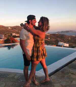 Alanis Desilets Instagram - Happy birthday soulmate. 🤝🏻🤎

Aucun mot -aucun- est à la hauteur de ce que je ressens pour toi. Je suis fière sans bon sens d'avoir un homme comme toi dans ma vie. Tu es la meilleure personne que je connaisse, vraiment. Peu importe les tempêtes que la vie peut mettre sur nos chemins, je sais que mes enfants auront toujours le meilleur des papas à leur côté, c'est précieux. Je te le dirai jamais assez, mais merci. 🫶🏼

AH PIS JE T'AIME COMME UNE FOLLE AUSSI!!!!