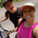 Alanis Desilets Instagram – 10KM !!!👋🏼🫠

Premier 10km. Je dis pas ça souvent, mais comme je suis fière. 3mois post deuxième bébé – si tu m’avais dit ça y’a 1an, je t’aurais pas crue étant VRAIMENT pas une coureuse de nature. 🥹

@le6amclub m’a clairement donné envie de pousser mes limites un brin. 

MAIS, je n’aurais jaaaamaaaais fait ça sans ma partner de touuuute @laugravel merci pour tes trucs, ta patience pis merci de me trouver bonne tout l’temps! 🫶🏼