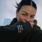 Alanis Desilets Instagram - OOTW - pour les cocottes qui aiment être en mou. 🤎 Nouvelle découverte @drmersclub. Des outfits COOL qui te font sentir COOL. La qualité est top. Le tissus est épais et confo. Un très grand rêve! Outfit - @drmersclub Shoes - @newbalance