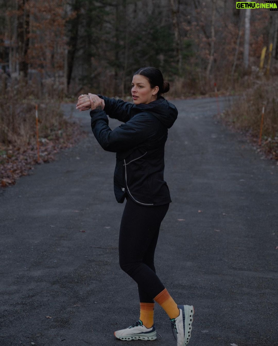 Alanis Desilets Instagram - CONCOURS 500$ @sportsexperts.lavalrepentigny 🚴🏽♀️🏃🏽♀️🏊🏻♀️ Récemment, j'ai découvert un profond plaisir à relever des défis que je ne croyais pas réalisables. À me surpasser au niveau physique & mental. J'ai décidé de fêter en grand avec mes bests qui me supportent au niveau du gear que j'ai besoin pour accomplir le tout - tu peux gagner toi aussi, 500$ pour aller chercher ce qu'il te faut afin de te dépasser. 🏁 POUR PARTICIPER: - Follow @sportsexperts.lavalrepentigny & @alanis.desilets - Tag la personne qui te donne le + envie de te dépasser. LETS GOOOOO! La personne gagnante sera annoncée via mes stories le 27 novembre prochain. Saint-Sauveur, Quebec