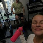 Alanis Desilets Instagram - Les moments de sport avec mon amour - mes prefs. Y'a quelque chose de fort dans le fait de prendre soin de nous-même, mais ensemble. On entend souvent le manque de temps comme excuse pour ne pas bouger ou pour ne pas prendre le temps de prendre soin de son couple. Un classique! Life hack: combine les deux! Bouger avec la personne que t'aime (lover ou ami.e.s) c'est la clef selon nous. ❤️ Merci @sportsexperts.lavalrepentigny de nous permettre de se retrouver.