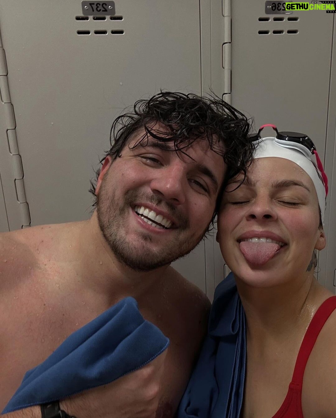 Alanis Desilets Instagram - Les moments de sport avec mon amour - mes prefs. Y'a quelque chose de fort dans le fait de prendre soin de nous-même, mais ensemble. On entend souvent le manque de temps comme excuse pour ne pas bouger ou pour ne pas prendre le temps de prendre soin de son couple. Un classique! Life hack: combine les deux! Bouger avec la personne que t'aime (lover ou ami.e.s) c'est la clef selon nous. ❤️ Merci @sportsexperts.lavalrepentigny de nous permettre de se retrouver.