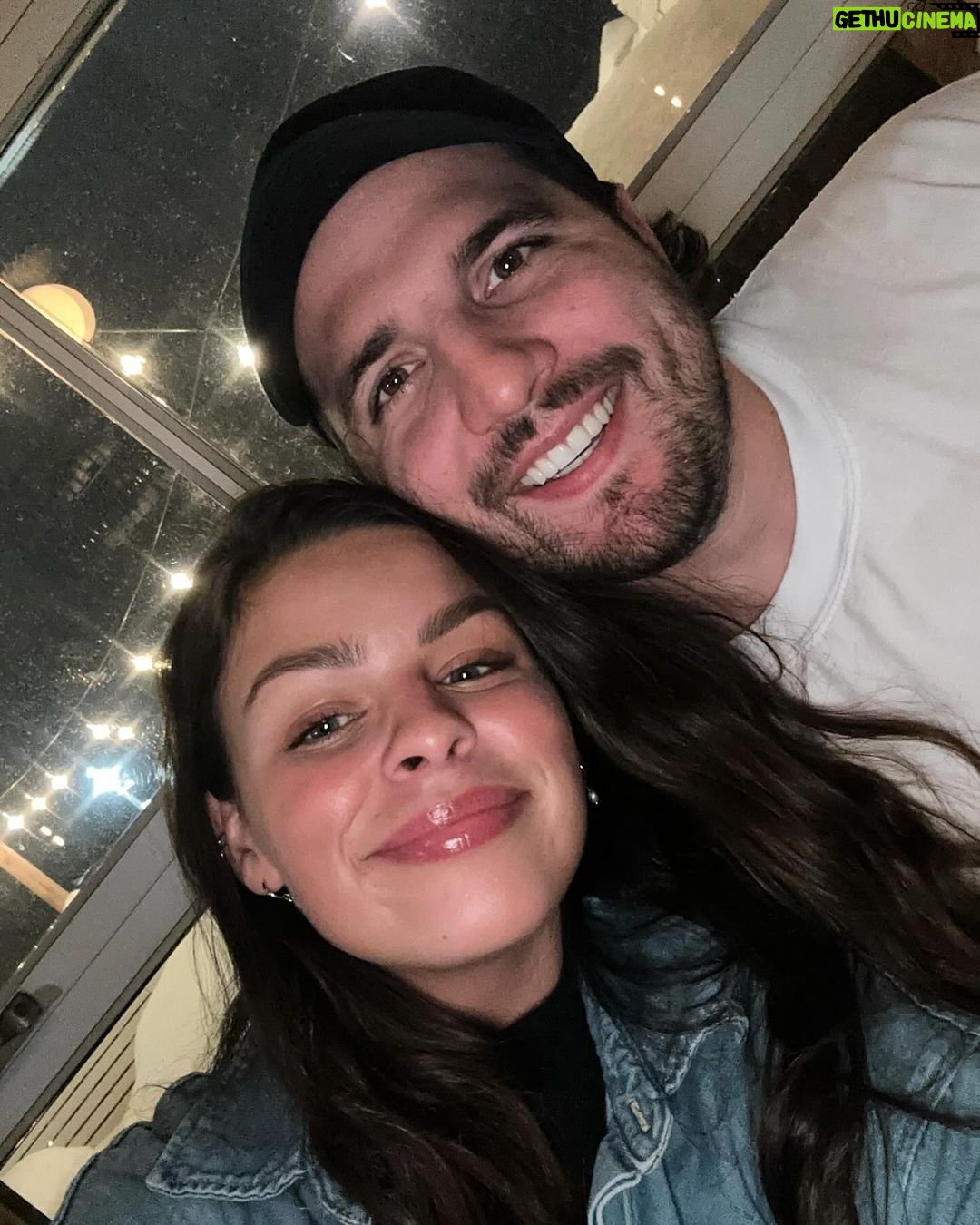Alanis Desilets Instagram - gros week-end. 🤎🐒