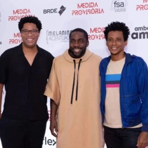 Aldri Anunciação Instagram - FOMOS INDICADOS!

*Assim meu colega-amigo de mesa de roteiro @elisiolopesjr começou seu post hoje. E isso diz muito sobre o poder do coletivo, né, Liu?

*Num turbilhão de emoções, o cinema brasileiro nos presenteia com uma notícia que enche nossos corações de alegria e esperança. 

*O filme "Medida Provisória" baseado na peça que escrevi "Namíbia, não", é  uma verdadeira experiência cinematográfica que pertence a duas empresas pretas e ainda conta com uma equipe majoritariamente negra.

*Considerando o contexto social brasileiro (que não é moleza!) alcançamos um feito extraordinário: fomos a segunda maior bilheteria do cinema brasileiro em 2022. 

*E agora, pra coroar essa trajetória de sucesso, o filme recebe o maior número de indicações no Grande Prêmio do Cinema Brasileiro, na edição de 2023: 15 indicações!

*Na (primeira) foto,  podemos ver com orgulho e gratidão apenas os meus colegas da mesa de roteiro (Lusa Silvestre tinha ido ao banheiro 😂😂). São aqueles que roteirizaram a  versão cinematográfica do livro que  escrevi, "Namíbia, não".

*As 15 indicações que esse filme excepcional recebeu são reflexo do trabalho coletivo e dedicado de cada pessoa envolvida. Desde o diretor visionário até as equipes técnicas incansáveis e os atores e atrizes talentosos, todos mergulharam de cabeça na narrativa, dando o seu melhor em cada linha do roteiro. E mesmo tratando de um tema duro, abordado de forma distópica e bem humorada, eles entregaram toda a energia e paixão em cada cena.

*Agradeço  imensamente aos profissionais do setor audiovisual e à Academia Brasileira de Cinema e Artes Audiovisuais  pois cada uma dessas indicações já é um grande prêmio para todos os envolvidos nessa jornada de amor pelo cinema. Que viva o cinema brasileiro, que viva o cinema negro, quebrando barreiras, encantando plateias e contando histórias poderosas que ressoam em nossos corações.

#CinemaNegroBrasileiro #NamibiaNãoFilme #GrandePremioCinemaBrasileiro #Indicações2023 #OrgulhoDoCinemaNacional #DiversidadeNoAudiovisual #SucessoNasTelonas #TeatroBaiano  #EquipeTalentosa #AmorPeloCine