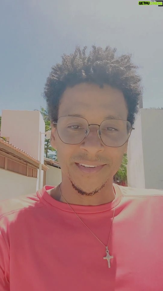 Aldri Anunciação Instagram - *Você conhece o Ebó Artístico? * Um trabalho do artista plástico Pio Filho que transforma resíduos em expressão artística. *A obra fica no bairro de Itapuã. No caminho pro Farol. @piofilho16 #ebóartístico #piofilho #itapuã #melaninaacentuada #artesplásticas