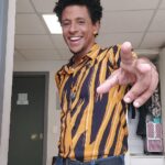 Aldri Anunciação Instagram - *Processo de escolha! *Olha como é... e os valores sentimentais e afetivos que entram no look! #look #aldrianunciação #camisas #estilo #blackstyle #cabelodread #dreadlocks #blacklook