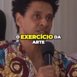 Aldri Anunciação Instagram - 🌐 A mesma história contada de diferentes maneiras: do papel à cena, do livro ao palco, do teatro à telona. 🌐 A magia da literatura encontra-se com a intensidade do teatro e a imersão do cinema, criando conexões únicas que enriquecem a narrativa e proporcionam novas experiências ao público. 🌐 As diferentes linguagens se complementam, se influenciam e se ajudam a contar a mesma história de formas inovadoras. É incrível como uma história pode ganhar vida de tantas maneiras diferentes! 🌐 Quando me dei conta, a história do meu livro "NAMÍBIA, NÃO!" (Ed.Perspectiva) ganhou vida nos palcos, com mais de 10 anos de temporadas emocionantes e tomou conta das telas de cinema no filme "MEDIDA PROVISÓRIA" em 2022. 🌐 É incrível ver como uma história pode migrar da literatura para o teatro e, finalmente, escorregar para o cinema, enriquecendo-se em cada formato. #NamibiaNao #MedidaProvisoria #LivroParaTeatro #TeatroParaCinema #CaminhoDasArtes #MundoDaLiteratura #ArtesCenicas #CinemaBrasileiro #EscritorBrasileiro #EmocaoEmTodasAsTelas #HistoriasQueMarcam #AdaptacaoLiteraria #CulturaBrasileira #consciêncianegra Salvador, Bahia, Brasil - SSA