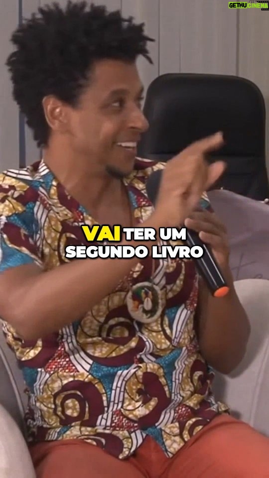Aldri Anunciação Instagram - 📚 Quem aí curte uma boa série de streaming? Imagina só se a gente pudesse ter o mesmo ritmo envolvente e viciante nas páginas de um livro! 📖 É exatamente isso que eu busco na escrita do meu novo livro de ficção "Pretamorfoses: Biografia Não Autorizada de um Ex Branco". *Ao longo das páginas, eu trago o mesmo ritmo eletrizante das séries, e para fechar com chave de ouro, ao invés de um final, eu deixo vocês com o gostinho de "fim da primeira temporada". Quem sabe o que o futuro reserva para essa história, não é mesmo? 😉 Estão preparados pra essa explosão literária? #Pretamorfoses #Livro #EscritaCriativa #PrimeiraTemporada #SegundaTemporada? 🤔 Salvador, Bahia, Brasil - SSA