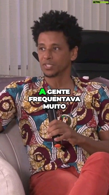 Aldri Anunciação Instagram - *Aqui, um vídeo falando do dia em que, aos 10 anos de idade, eu bati na porta de JORGE AMADO, meu vizinho nos anos 80 pra tirar satisfação de porque não via nas ruas de Salvador a Bahia retratada no livro "Capitães de Areia". *Eu cresci em Salvador e sempre me perguntei por que a cidade que eu via nas ruas era tão diferente daquela descrita nas páginas do livro. Por isso, decidi tomar uma atitude ainda criança, e conversar o meu vizinho escritor-famoso. * Foi uma experiência inesquecível que mudou minha forma de enxergar a literatura e a minha própria cidade. 📚📽️ #aquela-vez-em-que-eu-bati-na-porta-do-escritor #JorgeAmado #CapitãesDeAreia #LiteraturaBrasileira #Memórias #Infância #Salvador #CoragemLiterária