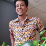 Aldri Anunciação Instagram - ✨🖤 Celebrando o mês da consciência negra com muito orgulho e estilo! *Hoje estou usando o look da Kekambas para esse mês tão importante de reflexão sobre nossa identidade. *Curtiram esse visual poderoso e cheio de significado? Vamos juntos celebrar e valorizar a nossa cultura e história! 🙌🏾✊🏾 #MêsDaConsciênciaNegra #PoderNegro #Kekambas #CulturaNegra #Identidade #OrgulhoNegro #nofilter #melaninaacentuada #aldrianunciação Rede Bahia