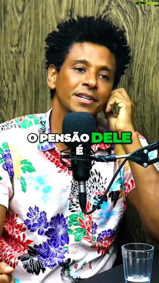 Aldri Anunciação Instagram - 🎈NEGRITUDE e a REVOLUÇÃO DA NARRATIVA🎈 *A revolução da narrativa é quando a negritude brilha, criando histórias que transitam do racismo ao amor com autenticidade e força. *São vozes negras que agora tomam a frente, contando suas próprias histórias, escrevendo livros, moldando filmes e séries com a verdade e a profundidade que só quem vive pode narrar. *Chegou a hora de celebrar e amplificar essas vozes. As histórias estão sendo reescritas pelos seus verdadeiros protagonistas. #NarrativaNegra #Autenticidade #CinemaNegro #consciêncianegea #literaturanegra OBS: Trecho de conversa incrível com @raonioliveira no Tapioca Podcast Salvador, Bahia, Brasil - SSA
