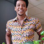 Aldri Anunciação Instagram - ✨🖤 Celebrando o mês da consciência negra com muito orgulho e estilo! *Hoje estou usando o look da Kekambas para esse mês tão importante de reflexão sobre nossa identidade. *Curtiram esse visual poderoso e cheio de significado? Vamos juntos celebrar e valorizar a nossa cultura e história! 🙌🏾✊🏾 #MêsDaConsciênciaNegra #PoderNegro #Kekambas #CulturaNegra #Identidade #OrgulhoNegro #nofilter #melaninaacentuada #aldrianunciação Rede Bahia