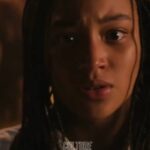 Aldri Anunciação Instagram - 🔥"NÃO IMPORTA QUÃO GRANDES são os olhos do estrangeiro, eles não conseguem ver.” Saidiya Hartman 🔥 *Esta poderosa citação de Saidiya Hartman nos lembra da importância da empatia e da necessidade de nos colocarmos no lugar do outro para compreender verdadeiramente suas experiências. Aplicando essa reflexão às narrativas negras, percebemos que há lugares nas histórias e criações artísticas de artistas negros que a branquitude precisa ter a sabedoria de ver, enxergar e refletir. *A literatura, o cinema, o teatro, a música e os roteiros produzidos por artistas negros carregam consigo camadas de significados duplos ou múltiplos, que tornam essas obras não apenas necessárias, mas também transformadoras de mundos. Cada cena, cada palavra, cada nota musical pode conter uma mensagem profunda e uma perspectiva única sobre a experiência negra. *Minha conexão com a branquitude se fundamenta através dessas ficções. *As ficções negras promovem a união entre os povos ao estabelecer uma ponte de compreensão e solidariedade. *Ao observar uma cena em um filme produzido por artistas negros, por exemplo, é importante ir além da superfície e tentar compreender as nuances e mensagens subjacentes. Em vez de apenas apreciar a estética visual ou a trama em si, podemos nos perguntar: Como essa cena reflete a experiência negra? Quais são as questões sociais, históricas ou políticas abordadas? Essa reflexão nos ajuda a desenvolver uma consciência crítica e a ampliar nossa visão de mundo. *Portanto, ao considerar a citação de Saidya Hartman, é crucial reconhecer a importância de ver, enxergar e refletir sobre os lugares e as narrativas negras que muitas vezes são invisibilizadas ou compreendidas de forma superficial. Através da empatia e da disposição para nos colocarmos no lugar do outro, temos a oportunidade de despertar uma compreensão mais profunda da realidade alheia e contribuir para a construção de um mundo mais inclusivo e igualitário. OBS: filme "O Ódio que Você Semeia" baseado no livro de Angie Thomas. #OlhosDoEstrangeiro #NarrativasNegras #SabedoriaDaBranquitude #Empatia #ColocarNoLugarDoOutro #CamadasDeSentidos #FicçõesTransformadoras #UniãoEntrePovos #CinemaNegro Rio de Janeiro, Rio de Janeiro