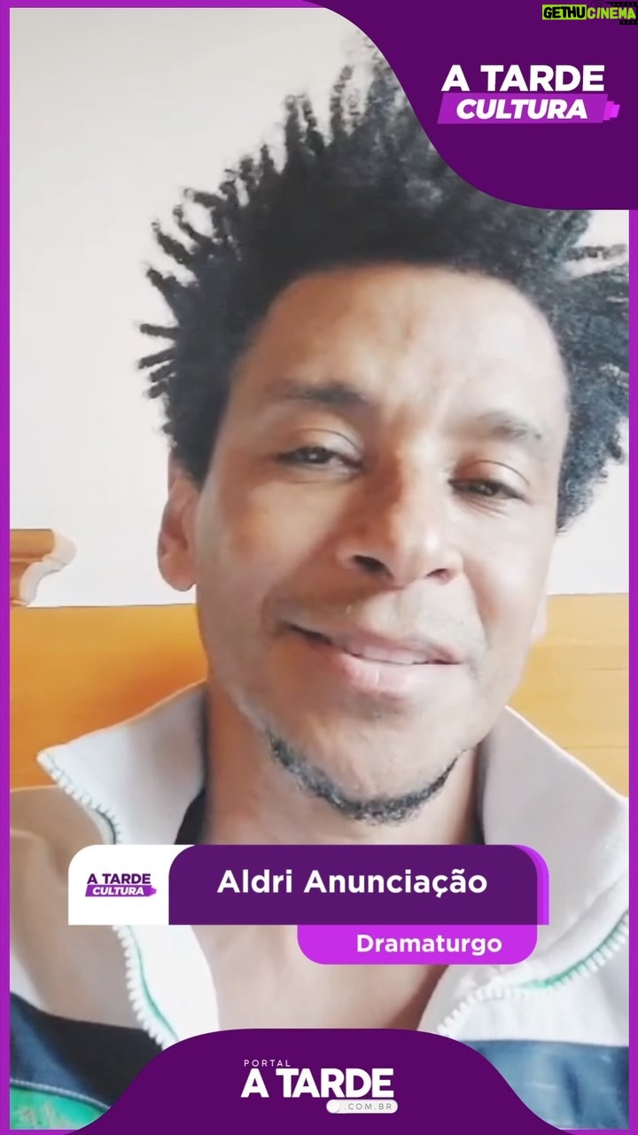 Aldri Anunciação Instagram - Celebrando o dia do artista de teatro, neste sábado, 19 de agosto, trazemos o depoimento do dramaturgo, ator e diretor de teatro Aldri Anunciação. Ele é autor da peça Namíbia, Não! que originou o longa-metragem ‘Medida Provisória’, dirigido por Lázaro Ramos. O autor está em cartaz com o espetáculo ‘Campo de Batalha’, no Teatro da Cidade do Saber, em Camaçari. @aldri.oficial #teatro #arte #ATARDE #GrupoATARDE #ATARDECultura