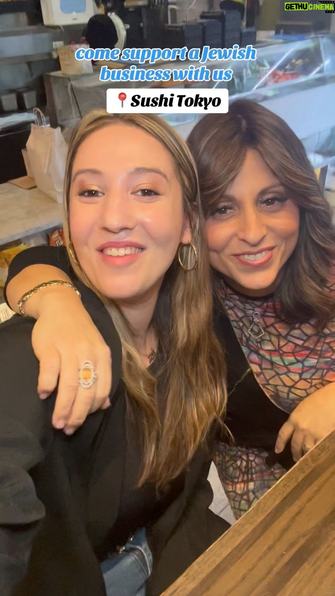 Aleeza Ben Shalom Instagram - What an incredible meal at 📍@sushitokyo🍣📍 so grateful to support another incredible Jewish business with great company! #jewish #kosher #kosherfood #jewishcheck #jewtok #friends #sushi #thanksgiving #jewishdating #dates #datenight #foodie #kosherfoodies #sushi🍣