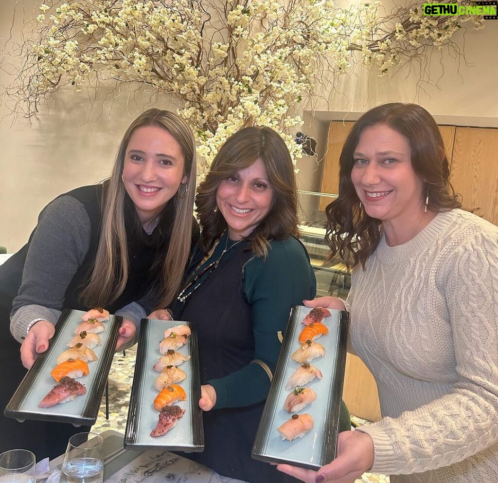 Aleeza Ben Shalom Instagram - 2 matchmakers and a couple walk into a good kosher sushi spot🍣 📍 @finbarnyc 📍 #matchmakers #jewish #kosher #sushi #koshersushi