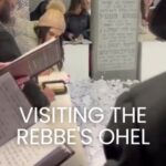 Aleeza Ben Shalom Instagram - 🕍My third visit to the Lubavitcher Rebbe’s Ohel. 🙏Praying for the safe return of soldiers and hostages. 🩵May they come home now, safely. 💑 And, praying for all singles to find their soulmate 💞 #jewishprayer #jewish #judaism #prayer #hebrew #ohel #chabad #lubavitcherrebbe #amen