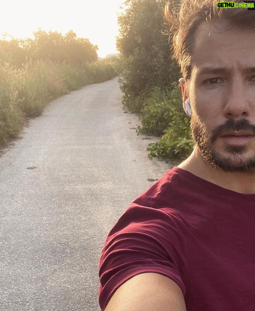 Alejandro Albarracín Instagram - ¡Buenos días!