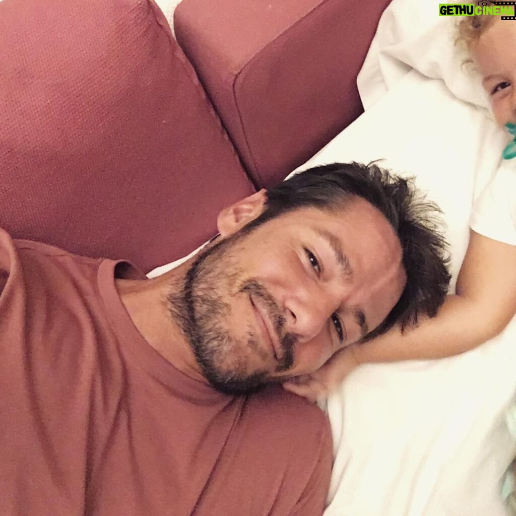 Alejandro Albarracín Instagram - Aviso, aunque te tumbes se te puede seguir cayendo la baba.