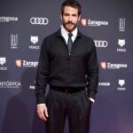 Alejandro Albarracín Instagram - Pocas fotos tengo para lo demasiado bien que me lo pasé en Los Feroz. ❤️ Y gracias también a @giorgioarmani y @cdeberenguer por intentar ponerme guapo.