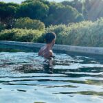 Alejandro Albarracín Instagram - Entre playa o piscina, elijo primero a la playa y más tarde a la piscina 😂 Portugal