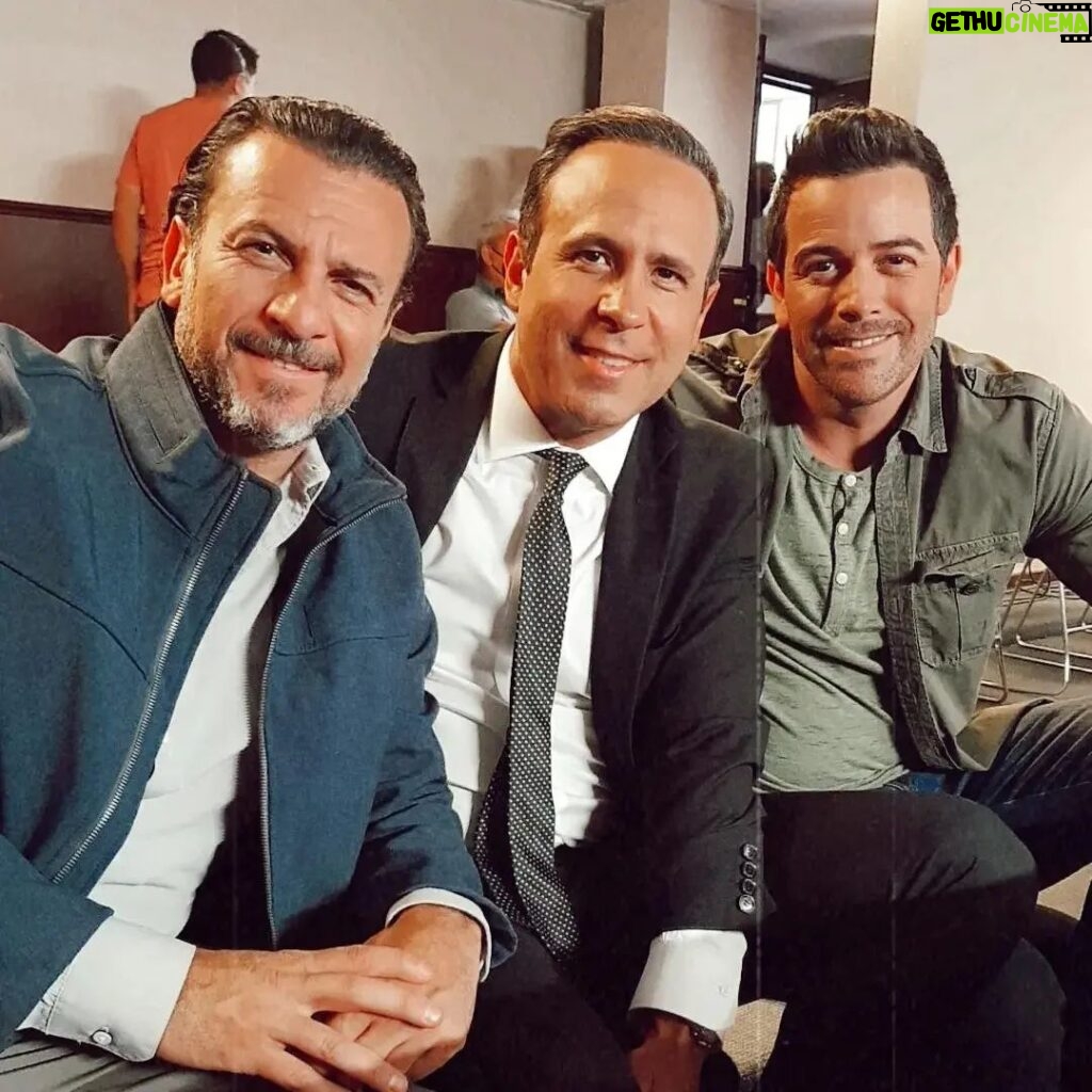 Alejandro Ávila Instagram - Un trío de tres jajaja! Que gusto coincidir! @manedelaparra @udelatorre_b #actors #actores #México