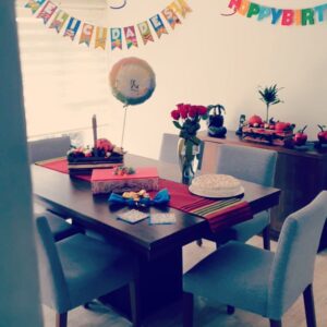 Alejandro Ávila Instagram - Cuando la vida nos sonríe de esta manera,  lo mínimo que debes hacer es  AGRADECER , Gracias  vida  por tantas bendiciones,  Gracias @gordimarti por hacer de este y todos mis  días inolvidables te amooo 😘 
#happybirthday #cumpleaños #feliz