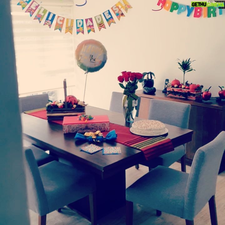 Alejandro Ávila Instagram - Cuando la vida nos sonríe de esta manera, lo mínimo que debes hacer es AGRADECER , Gracias vida por tantas bendiciones, Gracias @gordimarti por hacer de este y todos mis días inolvidables te amooo 😘 #happybirthday #cumpleaños #feliz