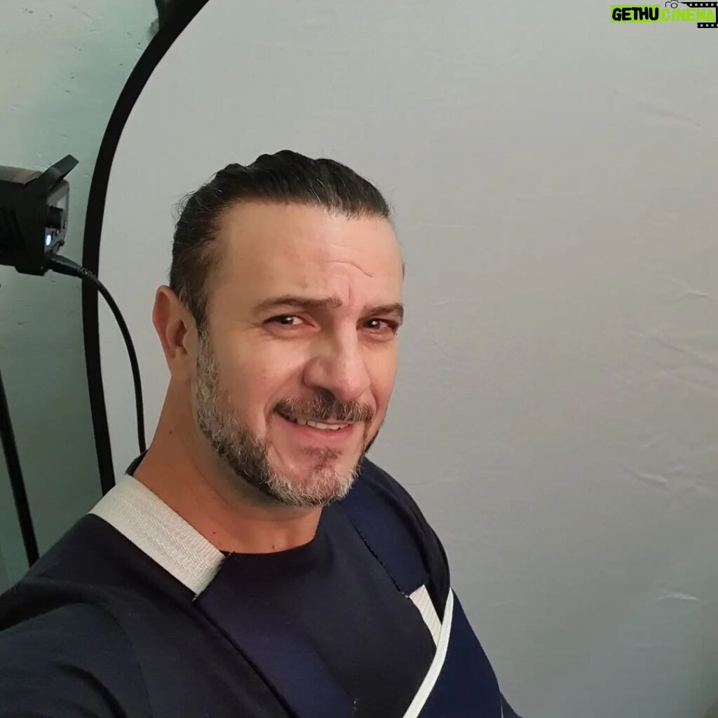 Alejandro Ávila Instagram - Ama lo que haces y tu trabajo será genial! #actor #happy #work