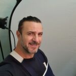 Alejandro Ávila Instagram – Ama lo que haces y tu  trabajo será genial! 

#actor #happy #work