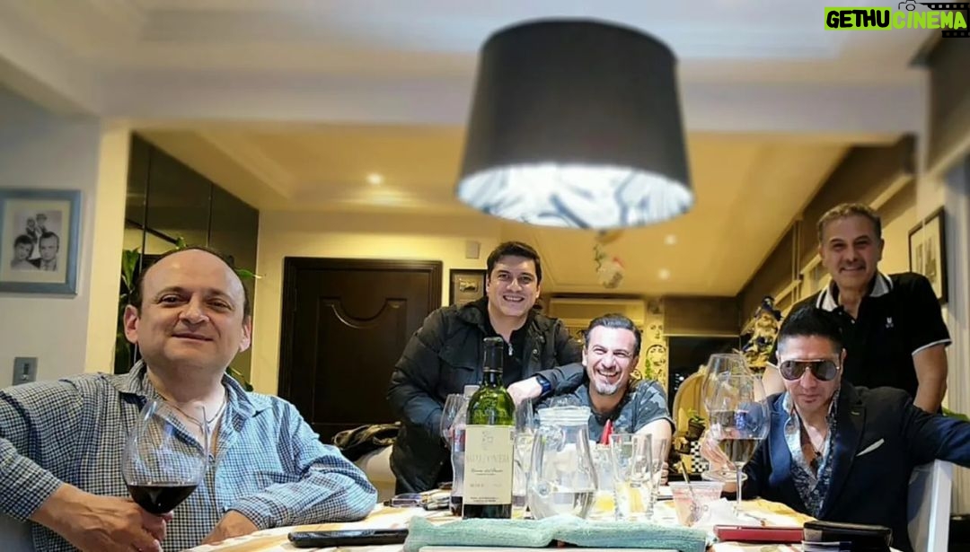 Alejandro Ávila Instagram - Una amistad atemporal! Gracias mijos!
