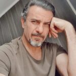 Alejandro Ávila Instagram - Cual es tu historia? ....... #actor #happy #green