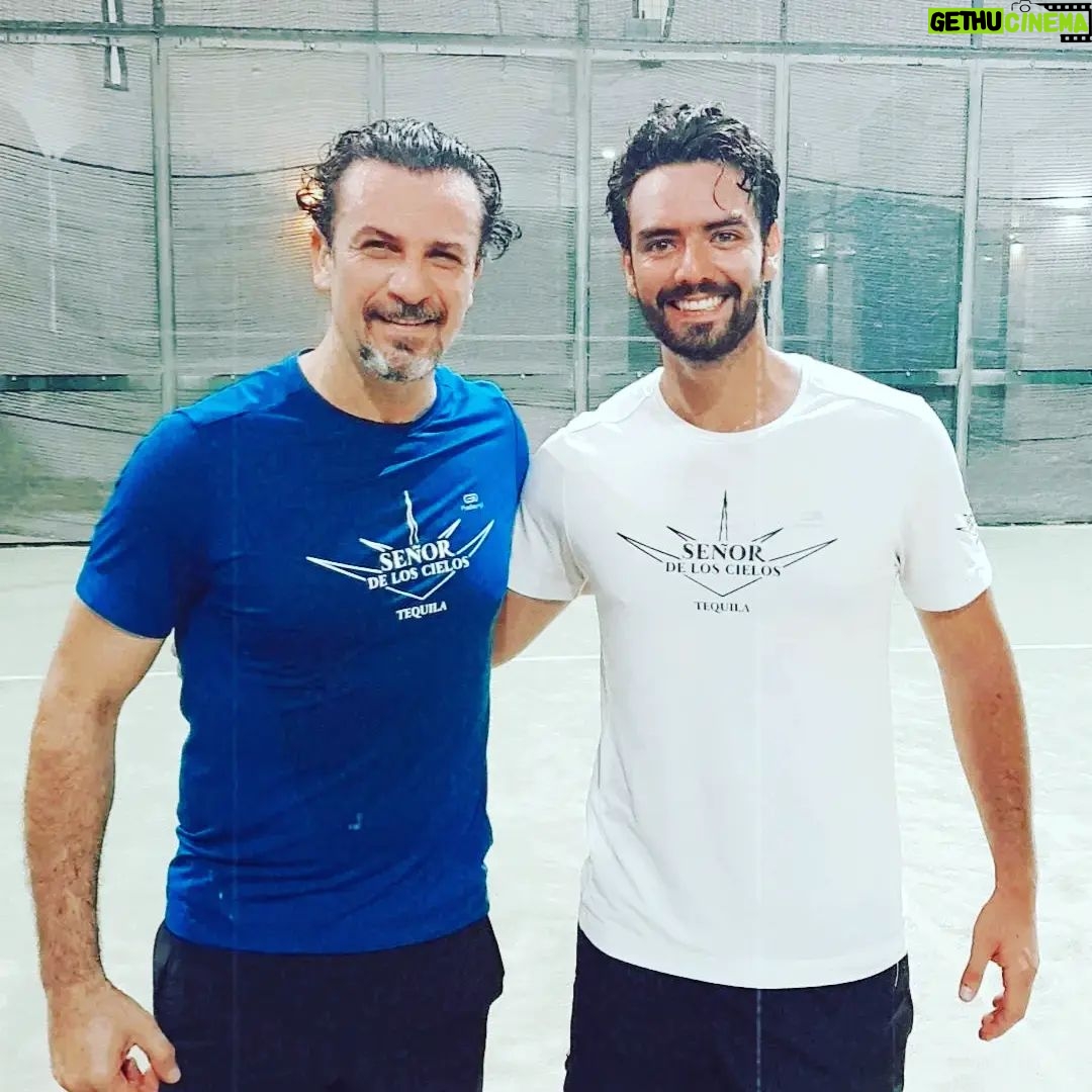 Alejandro 脕vila Instagram - Mi #partner @simonsportsmx GRACIAS por las clases de #padel, espero estar listo pronto para nuestro pr贸ximo torneo, tq mijoooo 1馃槝馃檹馃徎