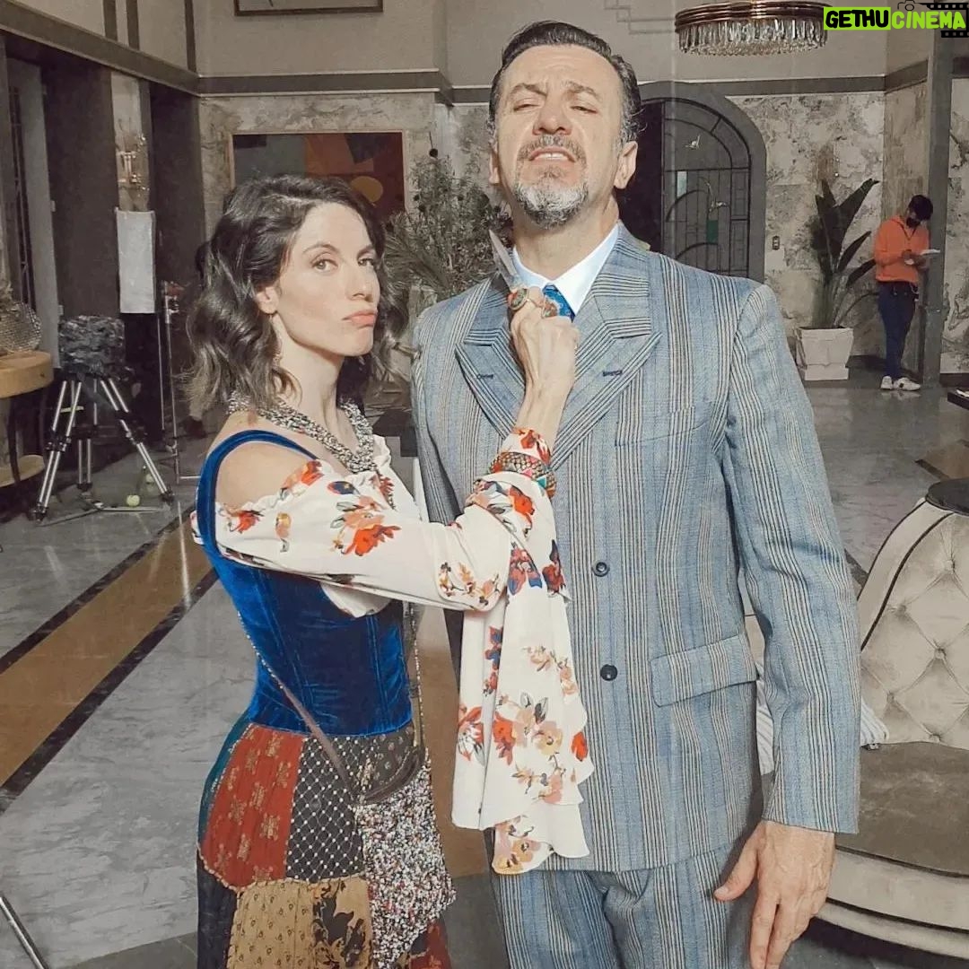 Alejandro Ávila Instagram - Odio ó travesura? Así las cosas con #amaranta @andreamartii Que historias se vivirán en @elcondetlmd ? No te pierdas esta gran historia próximamente por @telemundoseries #actor #elconde