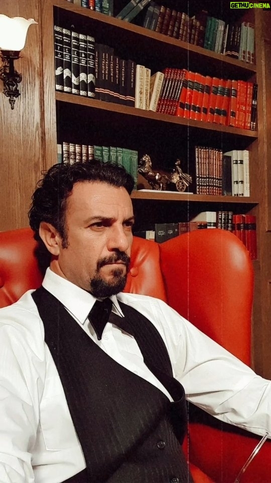 Alejandro Ávila Instagram - #elconde @telemundoseries #guillermogarza #alexavila