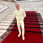 Aleksandr Malinovskiy Instagram - Я провел необыкновенный вечер, наполненный эмоциями исключительного масштаба. Я стал свидетелям особого события в театральной жизни нашей страны — последнего спектакля «Фигаро» в исполнении великолепного золотого состава театра им.Пушкина.   Всегда приятно ощутить, что попадаешь на волнующую постановку, настоящее произведение искусства. От каждой реплики до самой мелодичной ноты музыки мы погружались в магию сцены, в мир творчества и эмоций. Это было нечто невероятное!😍   А вы любите театр? Делитесь в комментариях! Театр Советской Армии
