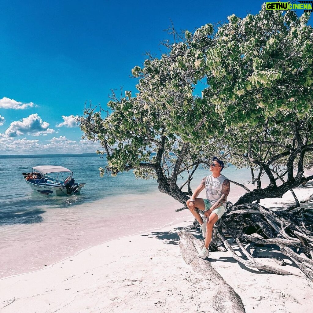 Aleksandr Malinovskiy Instagram - Остров, где снималась реклама Бакарди… правда сказочно красиво❤️