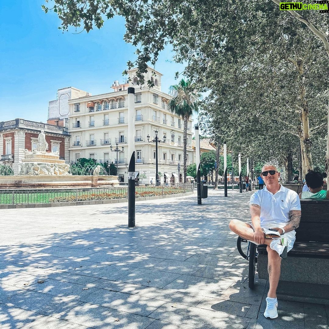 Aleksandr Malinovskiy Instagram - Севилья - однозначно тот город, которому стоит уделить пару дней минимум. Город, который удивит даже самых искушенных туристов! Впечатлиться и восхититься невероятной красоты историческим центром или же погулять по узким улочкам Севильи, посещая великое множество магазинчиков, встречающихся на пути... А, возможно, просто передохнуть в тени массивных деревьев в одном из множества парков, попивая охлаждающий напиток ... (летом ну очень жарко!!!) В общем, однозначно, тот город, в который при первой же возможности обязательно вернусь! ❤️ Seville, Spain