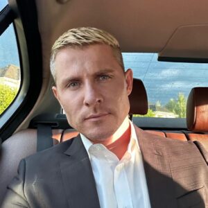 Aleksandr Malinovskiy Instagram - Ну, во-первых, вчера было красиво! Во-вторых, весело! На утро стало понятно, что было сильно весело😂 От души поздравляю, Братское сердце ❤️