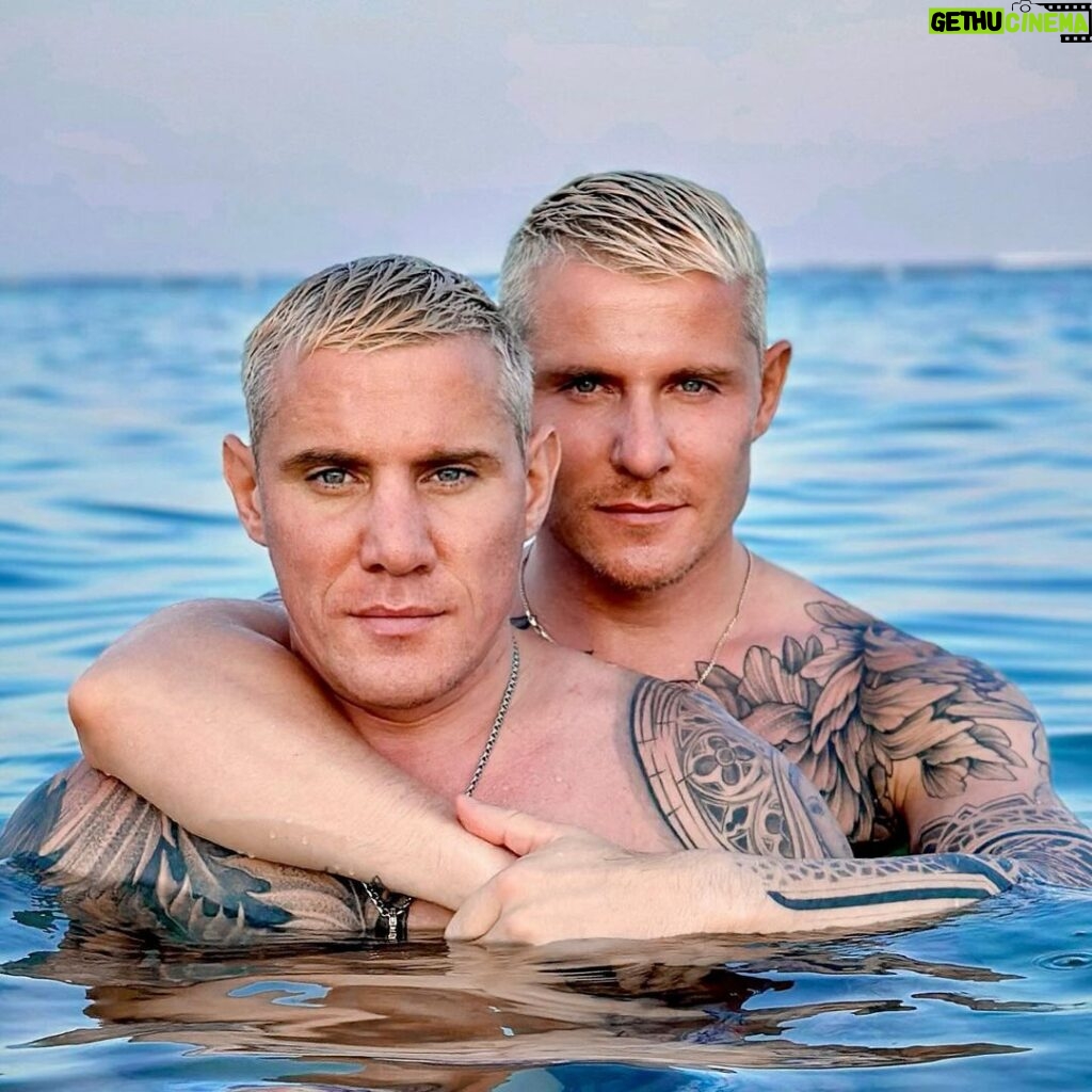 Aleksandr Malinovskiy Instagram - Любовь на всю жизнь❤️ #близнецы #брат #brother #twin #twins
