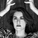 Alessandra Maestrini Instagram - #tbt ensaio fotográfico de @gianluigidinapoli durante o Festival de Cinema de Veneza de 2021, onde o curta ATO, de @barbararaquelpaz foi celebrado como "hors concurs".