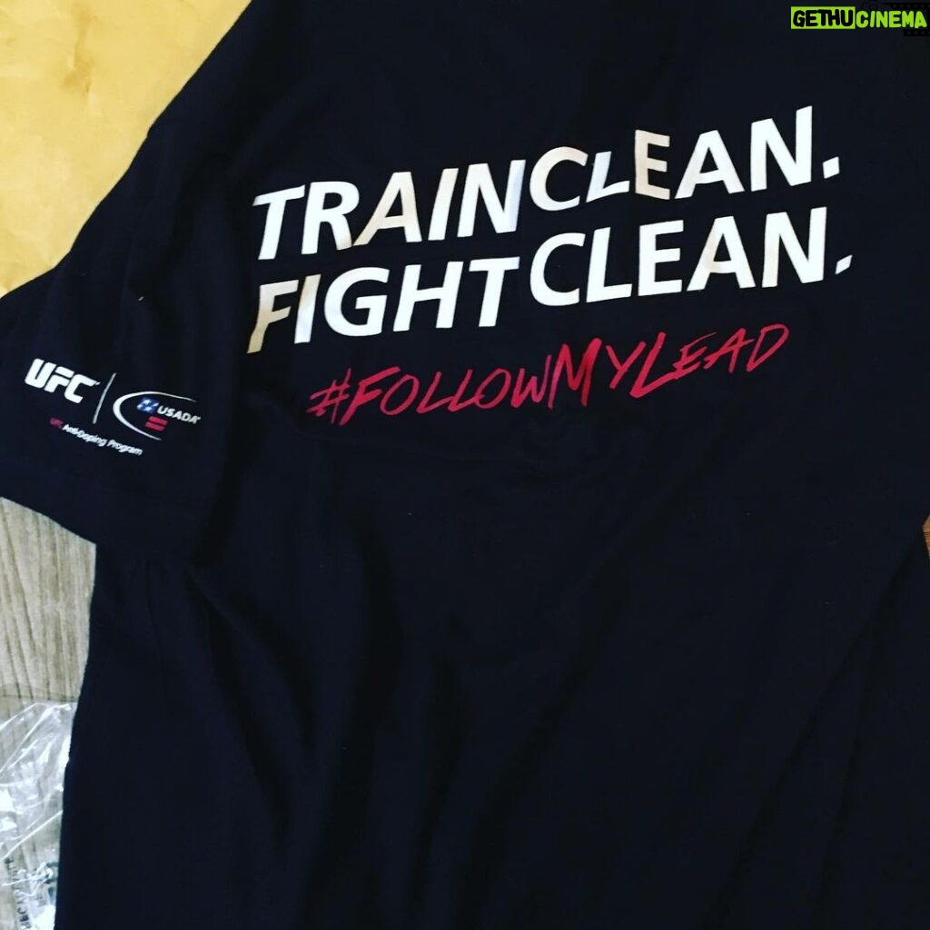 Alex Caceres Instagram - I knew @usadaofficial constantly invading my home at six in the morning would someday payoff!✊🏾✌🏾 #folowmylead #usada #ufc #trainclean #fightclean #eatclean #liveclean #beclean #seeclean #superclean #cleanclean #cleonclean #fabulosoclean #cloroxclean #mrcleanmrclean #vegan #yoga