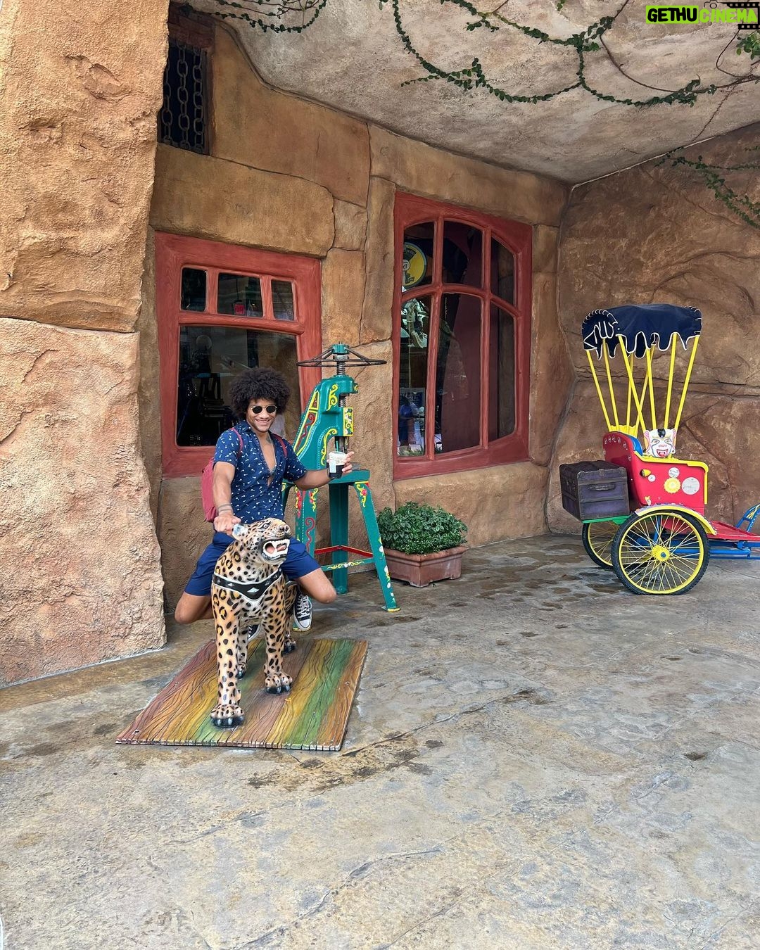 Alex Caceres Instagram - ✨ Universal Studios and Islands of Adventure ✨ Let’s Live, Love, and Adventure. Happy Early Birthday to my Alex 🥳 I love you! I can’t believe we did Dr.Dooms Fearfall 😨Let’s keep making everything an adventure 😘♥️