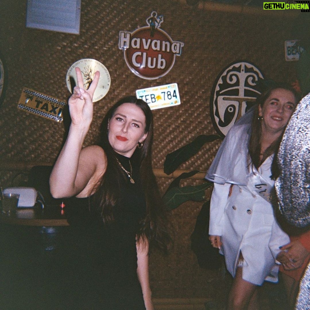 Alexa Davies Instagram - Beth’s Hen on Film (Best Bits Part 2)