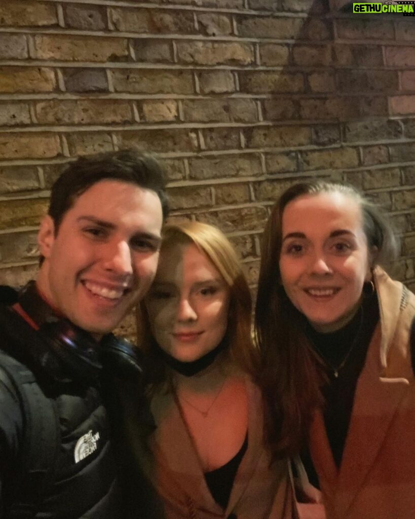 Alexa Davies Instagram - Thank you so much to @matildathemusical for having me at their 10th anniversary last night. ✨ I worked on the bar there 7-6 years ago and it was so lovely to be welcomed back and see some familiar faces! Including the brilliant Craig Els, who was my Trunch, and the amazing @kaneoliverparry, the greatest Doctor/Escapologist I’ve ever seen 🥰 P.S Try and tell me I don’t look like a former matilda in the first picture.