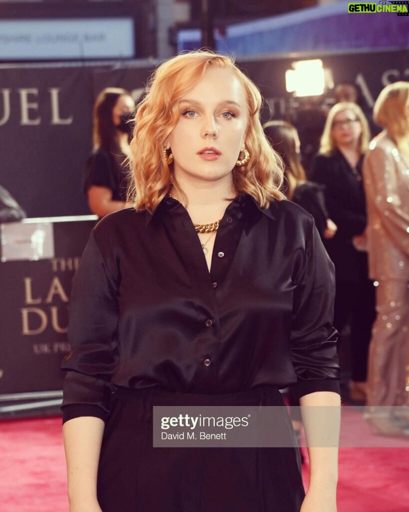 Alexa Davies Instagram - ✨The Last Duel UK Premiere ✨ you’re on another level @jodiemcomer 🙌🏻 Styled by @ellagaskellstylist Wearing @serenabutelondon @tillysveaas @alighieri_jewellery @jimmychoo Make up 👀 @ctilburymakeup 💋 @vievemuse 👩🏻‍🦰 @kevynaucoin Thank you so much @20thcenturyuk & @runraggeduk for having us 💕 Odeon Leicester Square